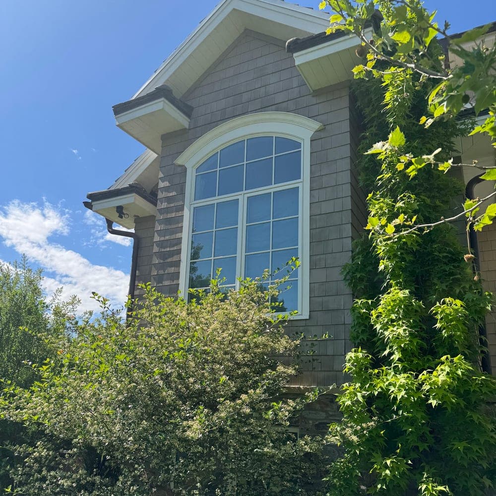 Arched window finished to a streak-free shine